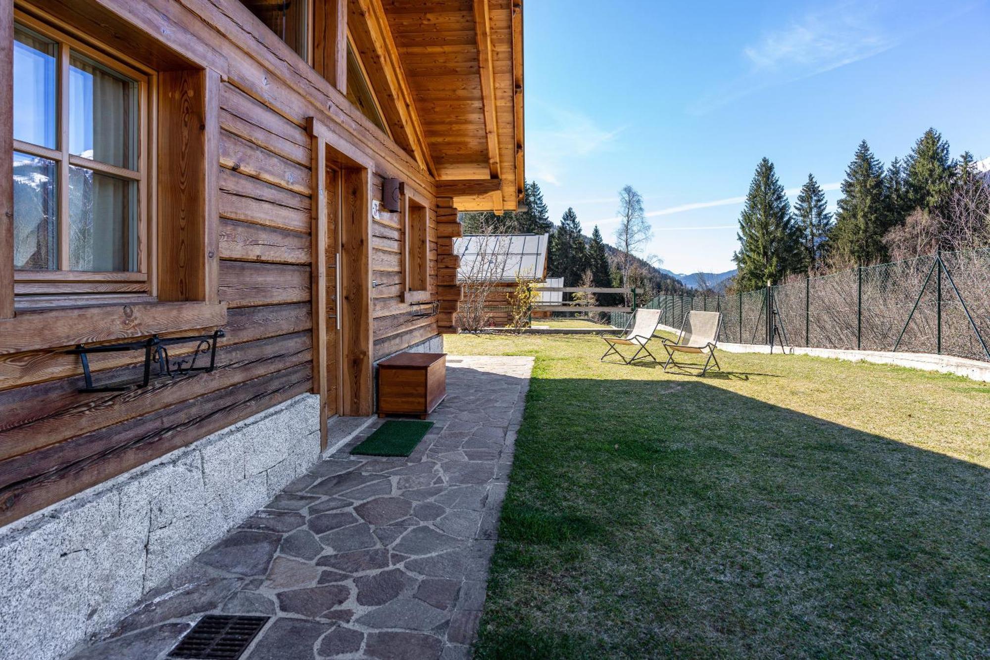 Chalet Camping Fae 3 Villa Мадона ди Кампильо Екстериор снимка