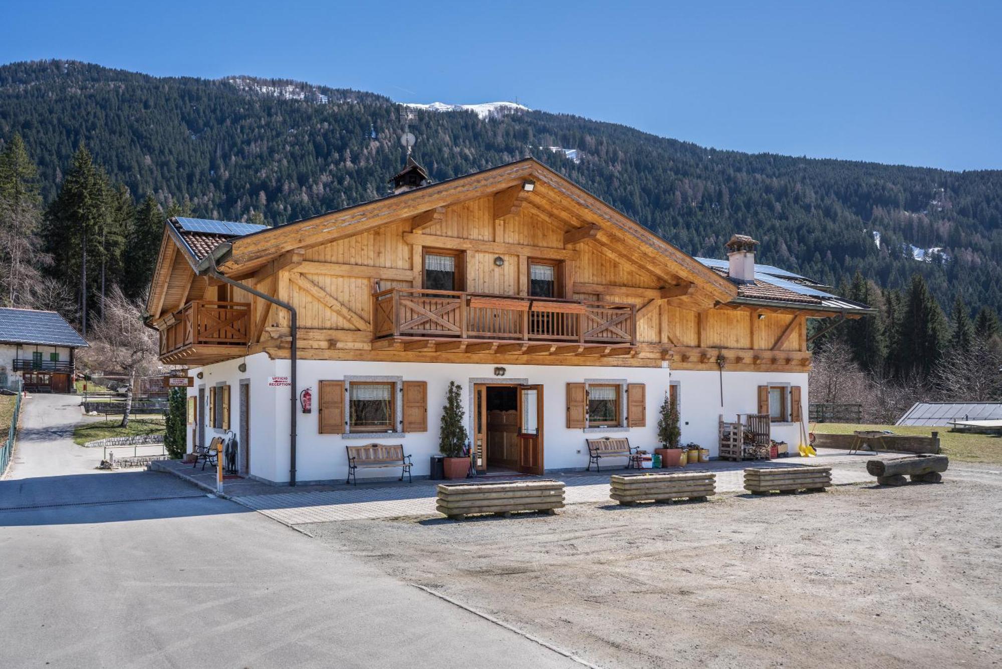 Chalet Camping Fae 3 Villa Мадона ди Кампильо Екстериор снимка
